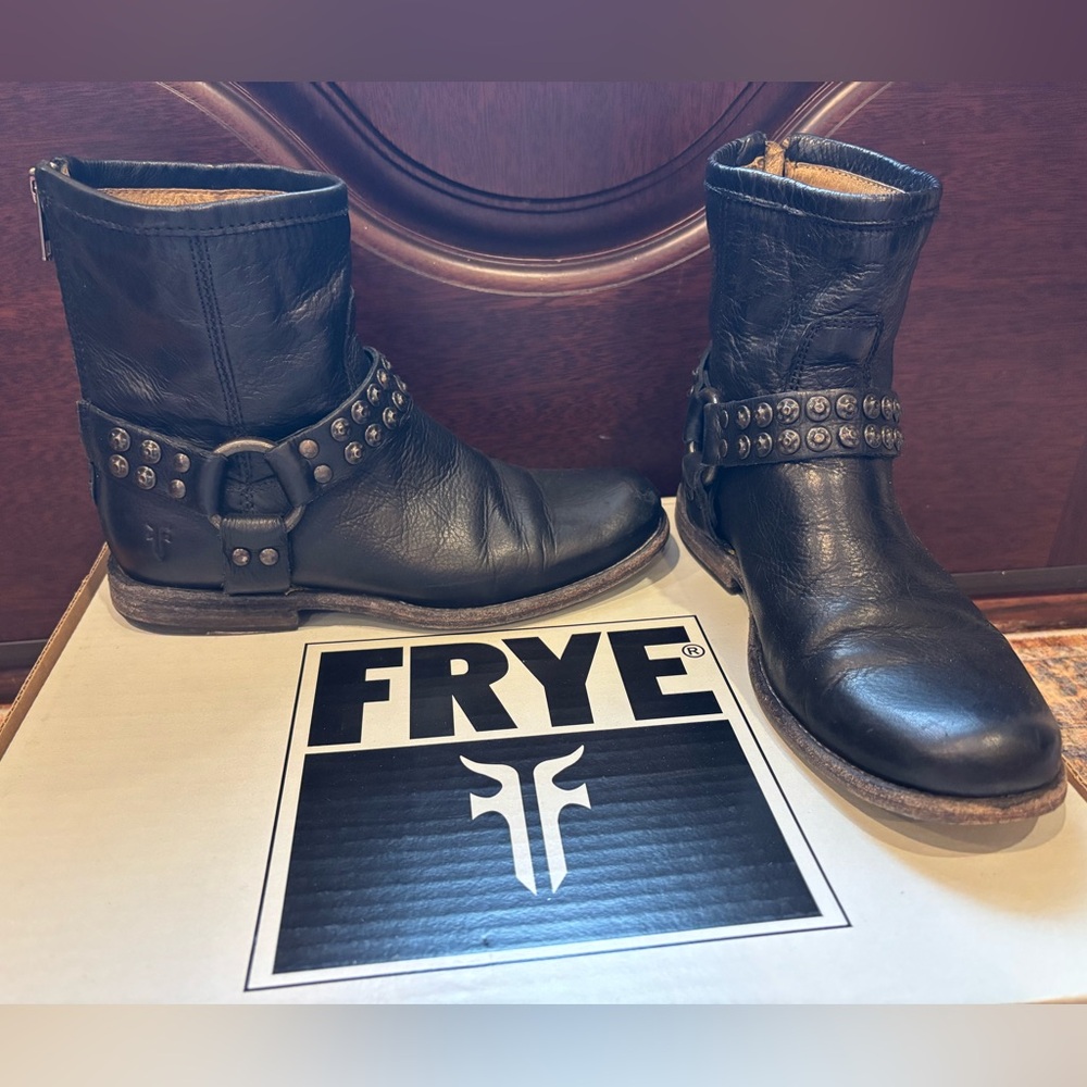 FRYE WOMEN'S PHILLIP STUDDED HARNESS BOOTS Biker Rock Style - ROUND TOE Size 5.5